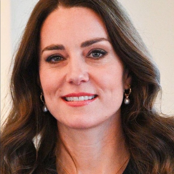 NWOT Gorgeous gold hoops & Pearl Charm😍 - Picture 8 of 12